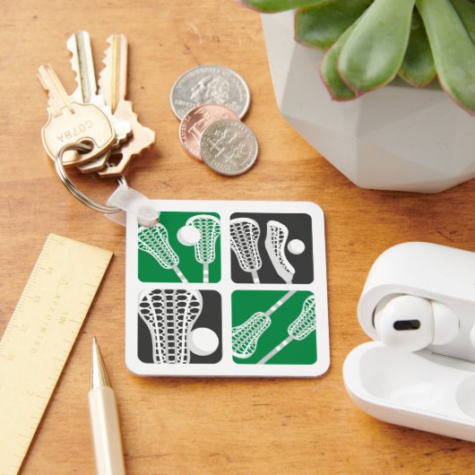 Grüne Lacrosse Blöcke von Sticks und Balls Schlüsselanhänger (Schreibtisch)