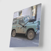 Grüne Landstraße Quadratische Wanduhr (Winkel)