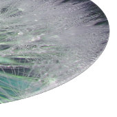 Grüne Leuchte mit winzigen Wassertropfen Schneidebrett (Ecke)