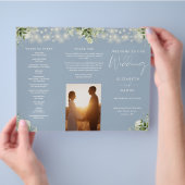 Grüne Lichter Staubblau Trifold-Hochzeitsprogramm Flyer (Hand)
