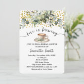 Grüne Liebe ist Brewing Brautparty Kaffee Bar Einladung (Stehend Vorderseite)
