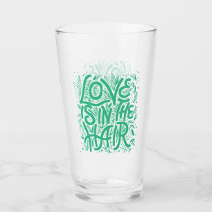 Grüne Liebe ist im Haar Glas