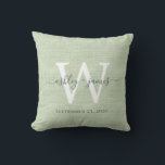 Grüne Linen Weißes Monogramm Hochzeitskugel Kissen<br><div class="desc">Elegantes Hochzeitskissen mit grünem Leineneffektkissen mit dunkelgrauem Chic-Schriftzeichen in handgeschriebener Schrift. Fügen Sie einfach Ihre Namen,  Monogramm und Hochzeitstermin ein. Großartiges Geschenk für ein frisch verheiratetes Paar. Exklusiv für Sie entworfen von Happy Dolphin Studio. Wenn Sie Hilfe oder passende Produkte benötigen,  kontaktieren Sie uns bitte unter happydolphinstudio@outlook.com.</div>