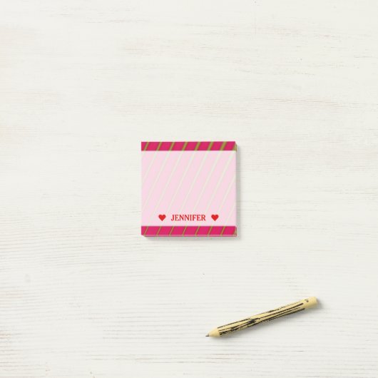 Grüne Linien auf hochroter Muster-u. Post-it Klebezettel (Auf Schreibtisch)