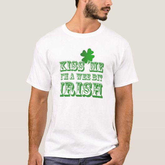 Grüne lustige küssen mich, den ich ein kleines T-Shirt (Vorderseite)