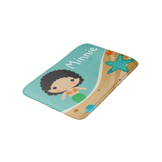 Grüne Meerjungfrau mit dem gelockten schwarzen Badematte (Schrägansicht)