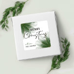 Grüne Merry Christmas Label Wasserfarbe Quadratischer Aufkleber<br><div class="desc">Vervollständigen Sie Ihre Weihnachtsgeschenke mit einem personalisierten Aquarell Weihnachtslabel. Dieses Grün Der weihnachtliche Aufkleber enthält ein grünes Aquarelldesign und einen minimalistischen Script-Schriftart und einen Platz für Ihren Namen oder Familiennamen. Die perfekte Touch für Ihre Urlaubspakete.</div>