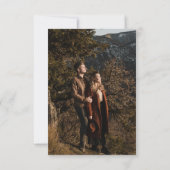 Grüne Misty Mountains Pine Trees Hochzeitliches Fo Save The Date (Rückseite)