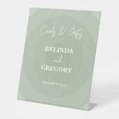 Grüne, moderne Monogram Hochzeitkarten & Geschenke Sockelschild (Vorderseite)