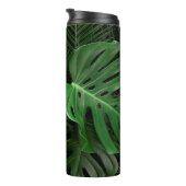 Grüne Monstera-Blätter und Blätter aus Palmen Thermosbecher (Nach rechts gedreht)