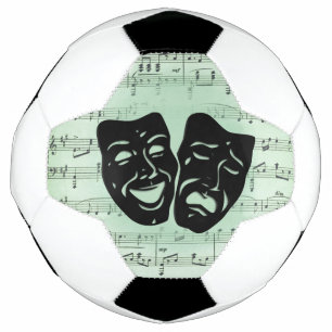 Grüne Musik und griechische Masken im Theater Fußball