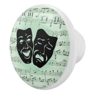 Grüne Musik und griechische Masken im Theater Keramikknauf
