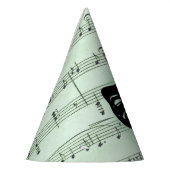 Grüne Musik und griechische Masken im Theater Partyhütchen (Links)