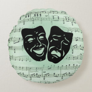 Grüne Musik und griechische Masken im Theater Rundes Kissen