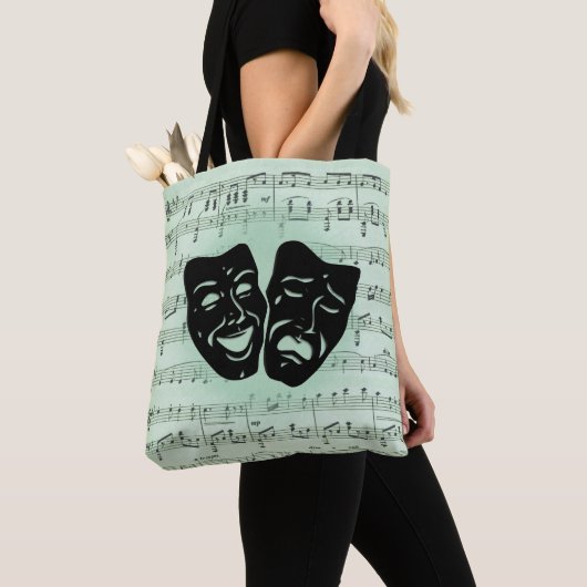 Grüne Musik und griechische Masken im Theater Tasche (Von Nahem)