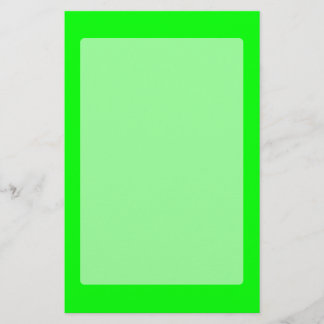 Grüne Neonfarbe fertigen dieses besonders an Briefpapier