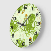 Grüne Oktopoden mit Blume Große Wanduhr (Winkel)