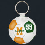 Grüne Orangenmannschaft färbt Jungs Fußball Schlüsselanhänger<br><div class="desc">Der Fußball-Schlüsselanhänger für Jungs und Mädchen ist ein traditioneller Fußball-Ball,  auf dem man den Namen,  die Monogramm- und die Jersey-Nummer des Spielers leicht anpassen kann - die typischen schwarzen Fußball-Panels sind grün und orange aufgezeichnet - von katz_d_zynes</div>