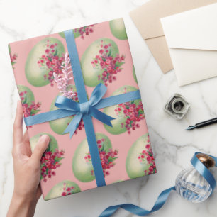 Grüne Ostereier auf rosa Geschenkpapier