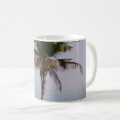 Grüne Palme direkt am Meer Kaffeetasse (VorderseiteRechts)