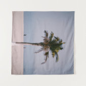 Grüne Palme direkt am Meer Wandteppich (Vorderseite (Horizontal))