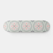 Grüne Pastell-Blumenfliesen Skateboard (Horizontal)