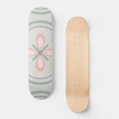Grüne Pastell-Blumentapete Skateboard (Vorderseite)