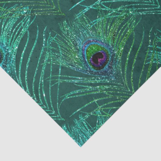 Grüne Pfauenfedern auf grünem Dekoupage Seidenpapier (Detail)