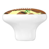 Grüne Pflanze aus Terrakotta auf gelb Keramikknauf (Seitenansicht)