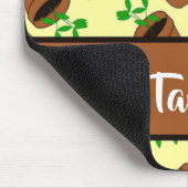 Grüne Pflanze aus Terrakotta auf gelb Mousepad (Ecke)