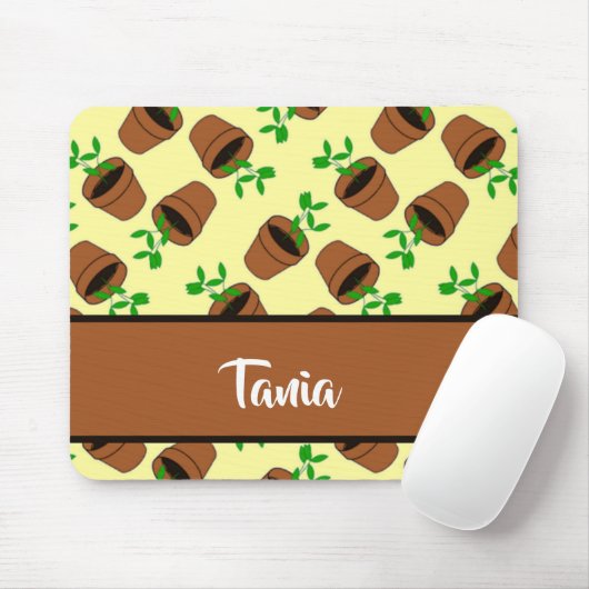 Grüne Pflanze aus Terrakotta auf gelb Mousepad (Mit Mouse)