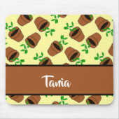 Grüne Pflanze aus Terrakotta auf gelb Mousepad (Vorne)