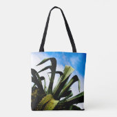 Grüne Pflanze mit Bright Blue Sky Tasche (Rückseite)