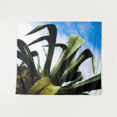 Grüne Pflanze mit Bright Blue Sky Wandteppich (Vorderseite (Horizontal))