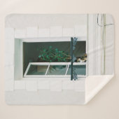 GRÜNE PFLANZE ÜBER DAS WEISSE FENSTER SHERPADECKE (Vorderseite (Horizontal))