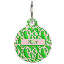 Grüne Pickeln auf weichem rosa Hintergrund