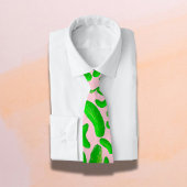 Grüne Pickles Rosa Hintergrund Krawatte