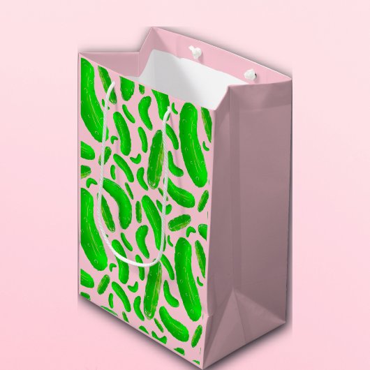 Grüne Pickles Rosa Hintergrund Mittlere Geschenktüte