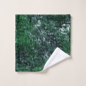 Grüne Pilze auf Baumrinde oder weißer grauer Stein Badhandtuch Set (Waschlappen)