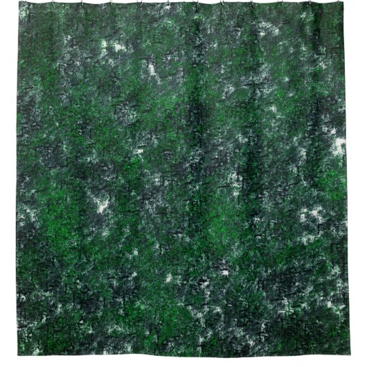 Grüne Pilze auf Baumrinde oder weißer grauer Stein Duschvorhang (Vorderseite)