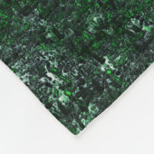 Grüne Pilze auf Baumrinde oder weißer grauer Stein Fleecedecke (Ecke)