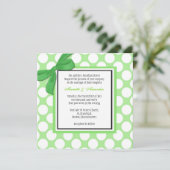 Grüne Polka Dot Hochzeit Einladung (Stehend Vorderseite)