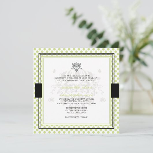 Grüne Polka Punkte Hochzeitseinladungen Einladung (Stehend Vorderseite)
