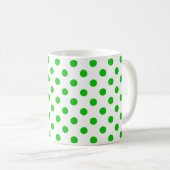 Grüne Polka-Punkte mit weißem Hintergrund Kaffeetasse (VorderseiteRechts)