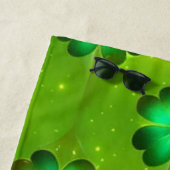 Grüne populäre St Patrick's Day Clover Collection Strandtuch (Beispiel)