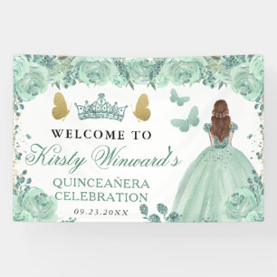 Grüne Prinzessin mit roten Haaren im floralen Quin Banner