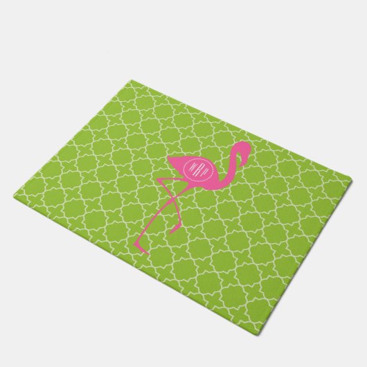 Grüne Quatrefoil Monogramm-Rosa-Flamingo-Fußmatte Fußmatte (Schrägansicht)