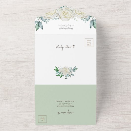 Grüne Rasenfläche und Weiße Rosen Rustikal All In One Einladung (Außenbereich)