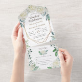 Grüne Rasenfläche und Weiße Rosen Rustikal All In One Einladung (Abreißen)