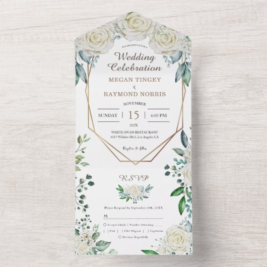 Grüne Rasenfläche und Weiße Rosen Rustikal All In One Einladung (Innen Boden)